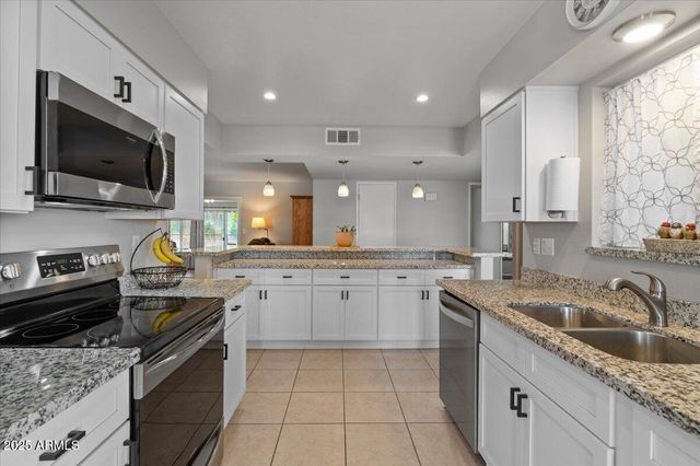 10895 W CLAIR Drive, Sun City, AZ 85351