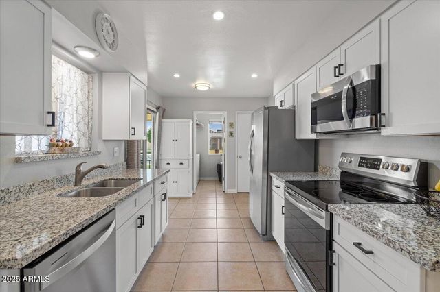 10895 W CLAIR Drive, Sun City, AZ 85351