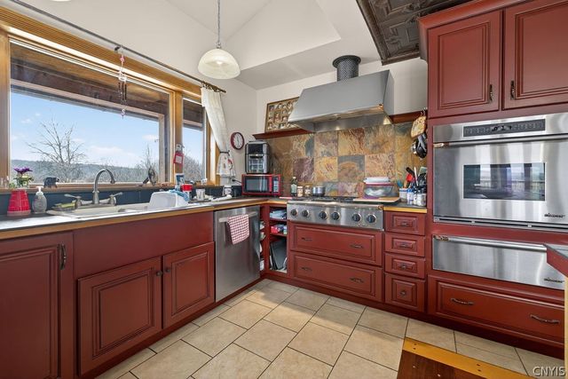 4000 Bishop Hill Road, Marcellus, NY 13108