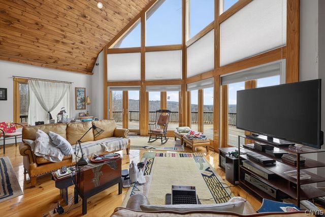 4000 Bishop Hill Road, Marcellus, NY 13108