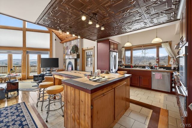 4000 Bishop Hill Road, Marcellus, NY 13108