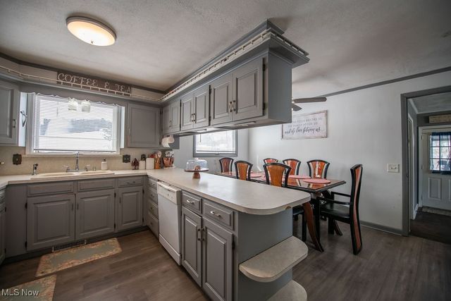 4022 State Route 516 NW, Dover, OH 44622