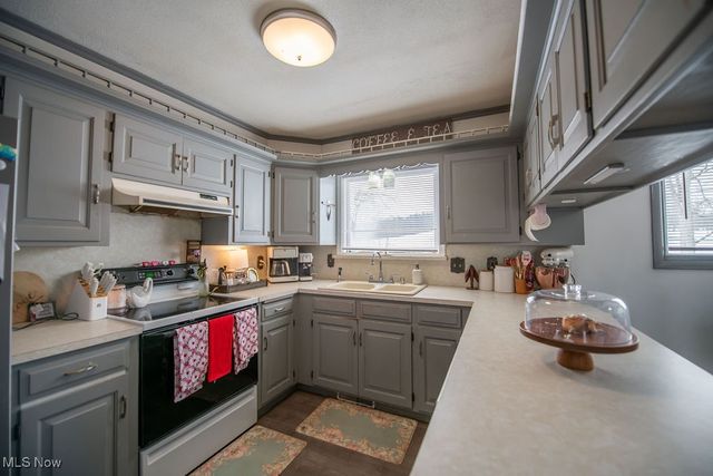 4022 State Route 516 NW, Dover, OH 44622