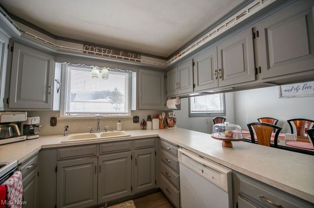 4022 State Route 516 NW, Dover, OH 44622