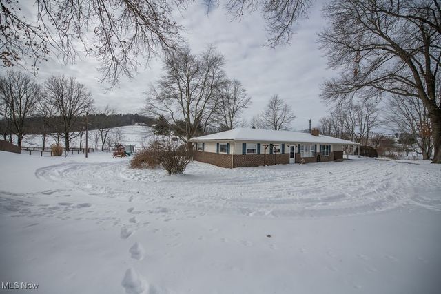 4022 State Route 516 NW, Dover, OH 44622