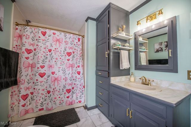 4022 State Route 516 NW, Dover, OH 44622