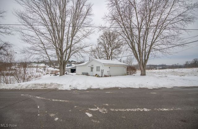 4022 State Route 516 NW, Dover, OH 44622