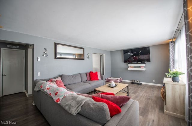 4022 State Route 516 NW, Dover, OH 44622