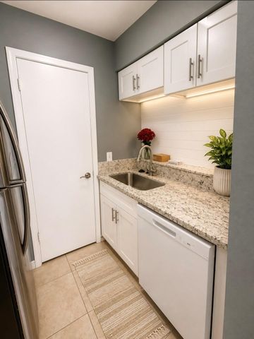 6111 Beverly Hill Street 20, Houston, TX 77057