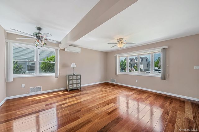 112 Franklin Place, Massapequa, NY 11758