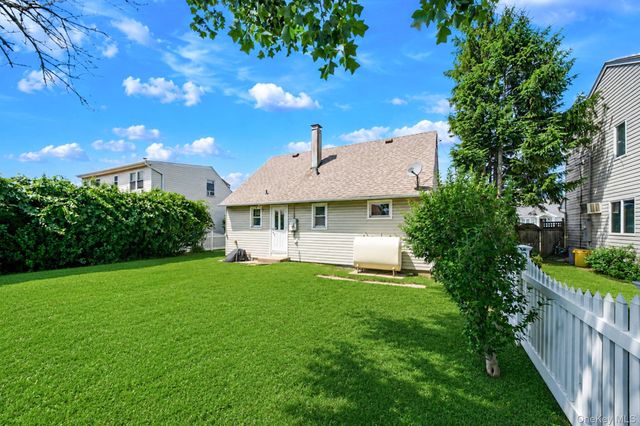 112 Franklin Place, Massapequa, NY 11758