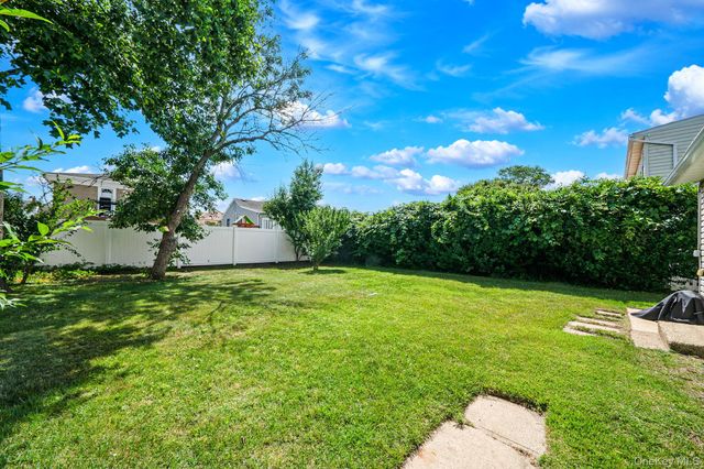 112 Franklin Place, Massapequa, NY 11758