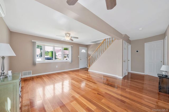 112 Franklin Place, Massapequa, NY 11758