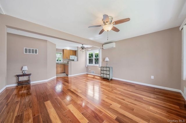 112 Franklin Place, Massapequa, NY 11758