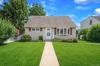 112 Franklin Place, Massapequa, NY 11758