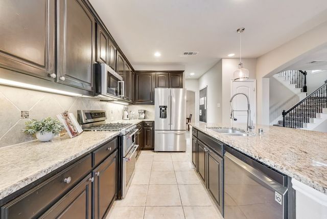 300 Perkins Drive, Lantana, TX 76226