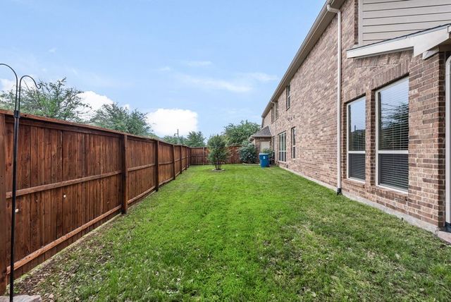 300 Perkins Drive, Lantana, TX 76226