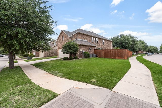 300 Perkins Drive, Lantana, TX 76226