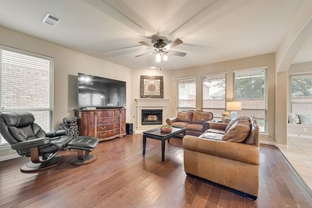 300 Perkins Drive, Lantana, TX 76226