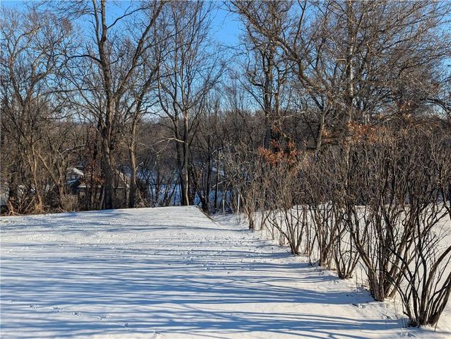 4522 S Oakwood Hills Parkway, Eau Claire, WI 54701