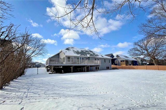 4522 S Oakwood Hills Parkway, Eau Claire, WI 54701