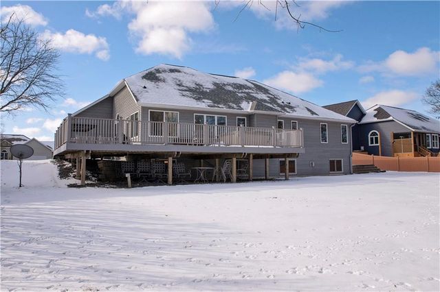 4522 S Oakwood Hills Parkway, Eau Claire, WI 54701