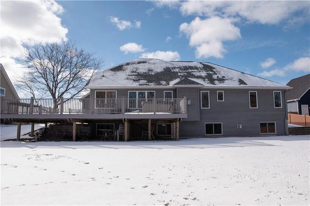 4522 S Oakwood Hills Parkway, Eau Claire, WI 54701
