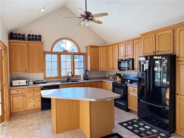 4522 S Oakwood Hills Parkway, Eau Claire, WI 54701