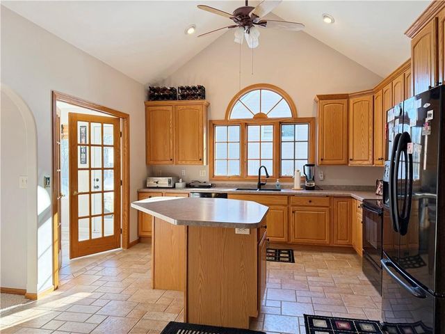 4522 S Oakwood Hills Parkway, Eau Claire, WI 54701