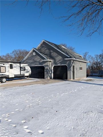 4522 S Oakwood Hills Parkway, Eau Claire, WI 54701