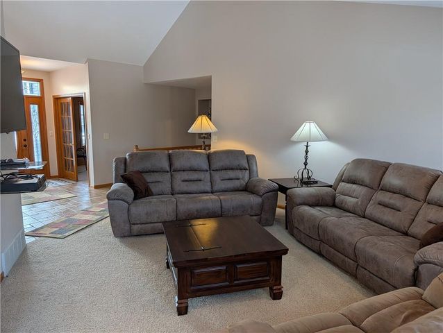4522 S Oakwood Hills Parkway, Eau Claire, WI 54701