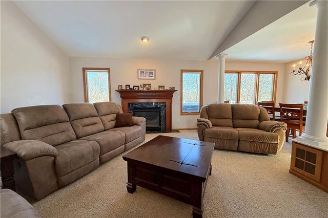 4522 S Oakwood Hills Parkway, Eau Claire, WI 54701