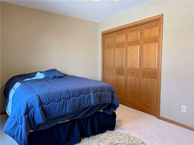 4522 S Oakwood Hills Parkway, Eau Claire, WI 54701