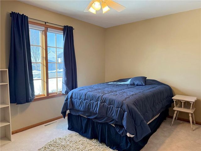 4522 S Oakwood Hills Parkway, Eau Claire, WI 54701