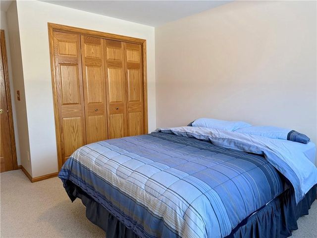 4522 S Oakwood Hills Parkway, Eau Claire, WI 54701