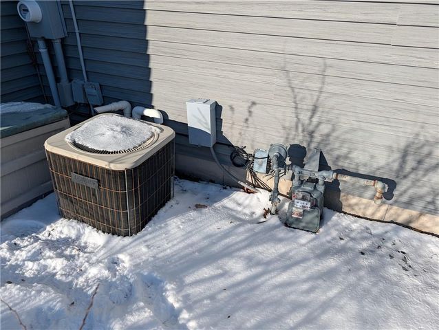 4522 S Oakwood Hills Parkway, Eau Claire, WI 54701