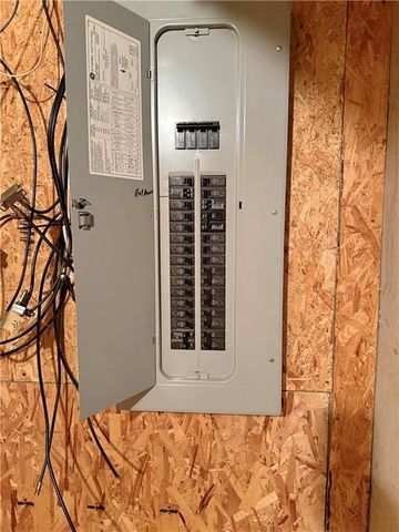 4522 S Oakwood Hills Parkway, Eau Claire, WI 54701