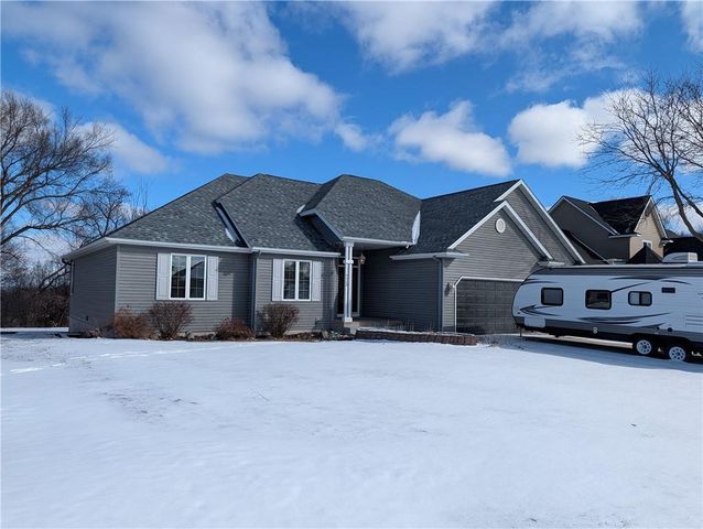 4522 S Oakwood Hills Parkway, Eau Claire, WI 54701