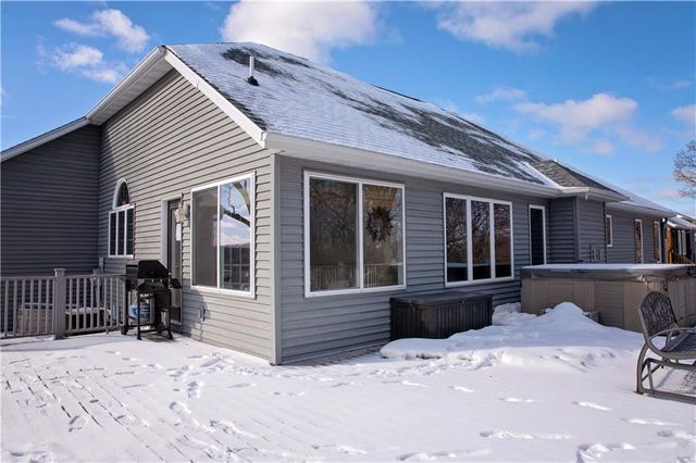 4522 S Oakwood Hills Parkway, Eau Claire, WI 54701