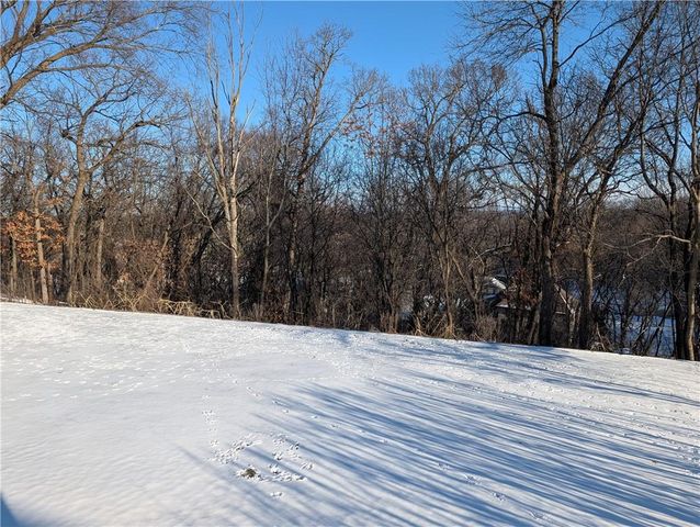 4522 S Oakwood Hills Parkway, Eau Claire, WI 54701