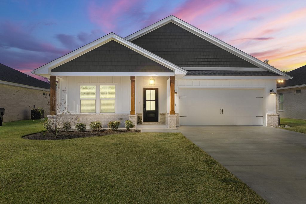 2617 Outlaws Way, Panama City, FL 32405