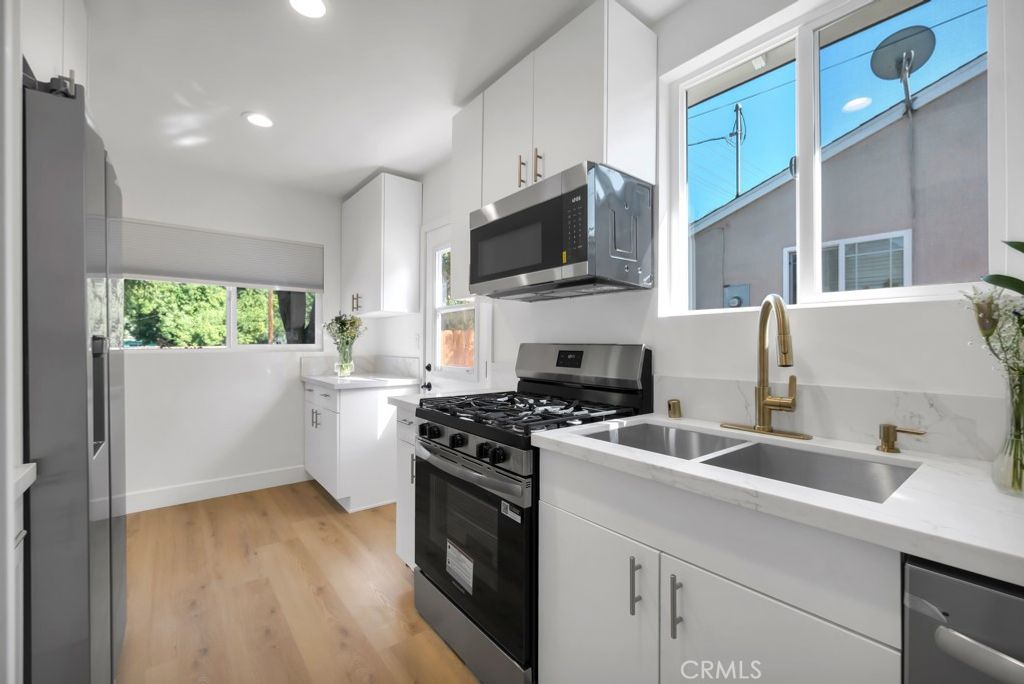 5547 Shoup, Woodland Hills, CA 91367 — photo 5