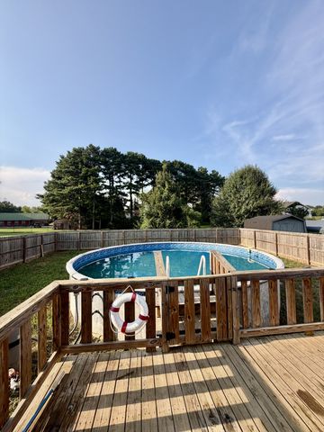 42 Delaney Ct, Leoma, TN 38468