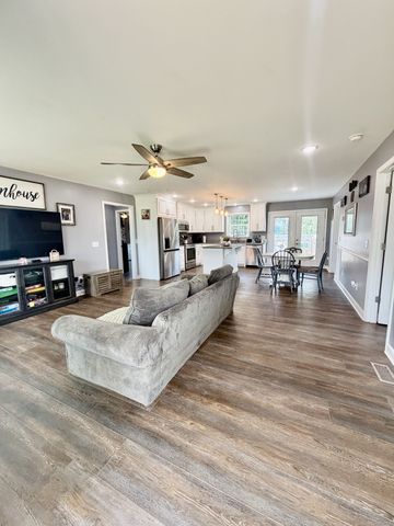 42 Delaney Ct, Leoma, TN 38468