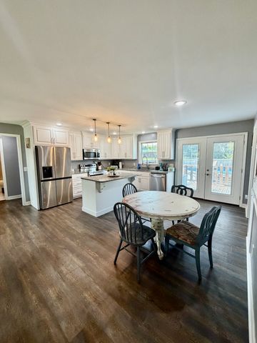 42 Delaney Ct, Leoma, TN 38468