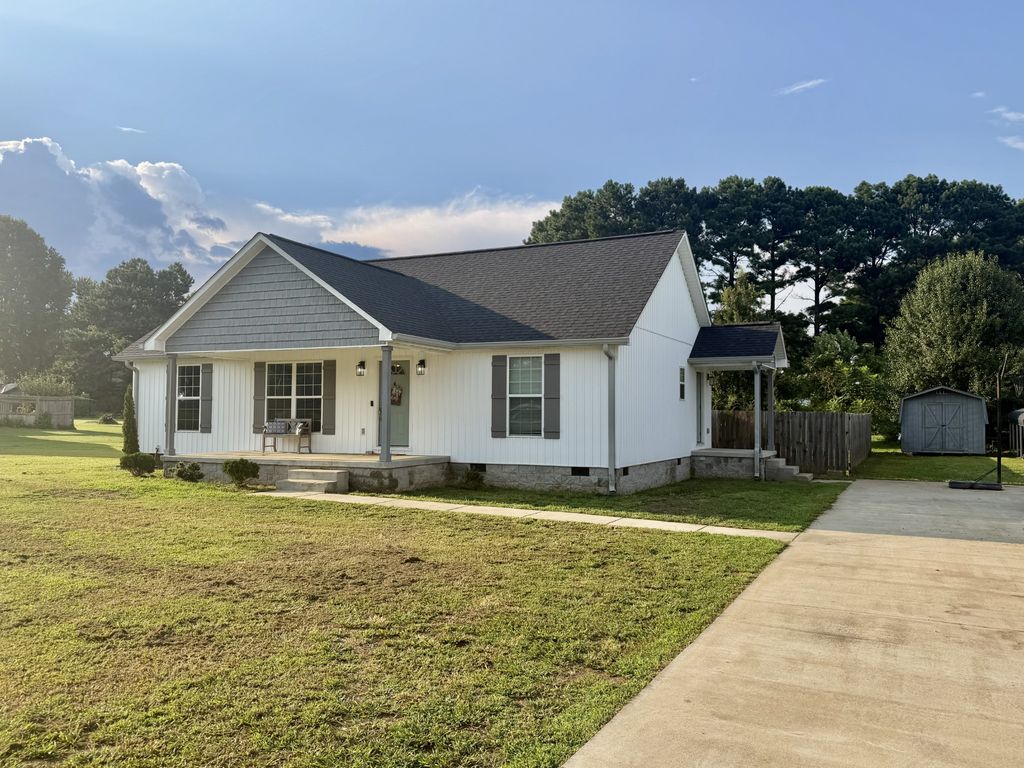 42 Delaney Ct, Leoma, TN 38468
