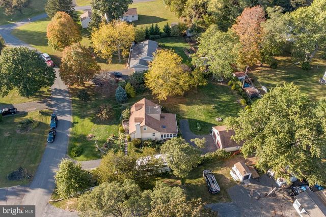 40 HALLOWELL DR, Newtown, PA 18940