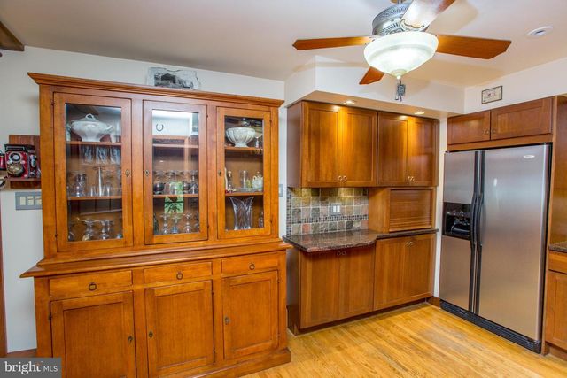 40 HALLOWELL DR, Newtown, PA 18940