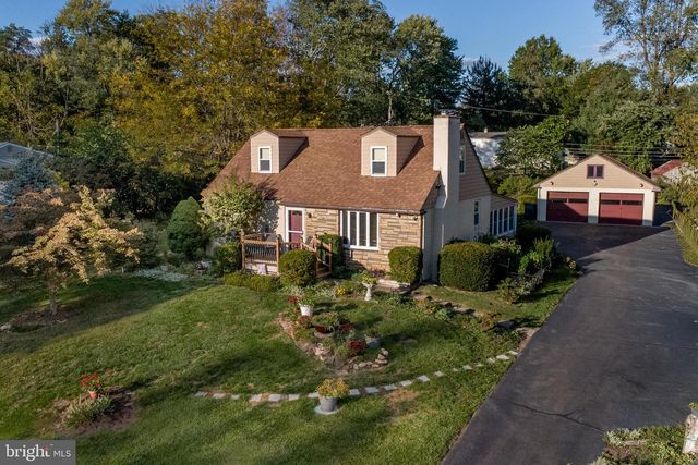 40 HALLOWELL DR, Newtown, PA 18940