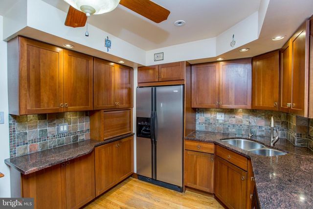 40 HALLOWELL DR, Newtown, PA 18940